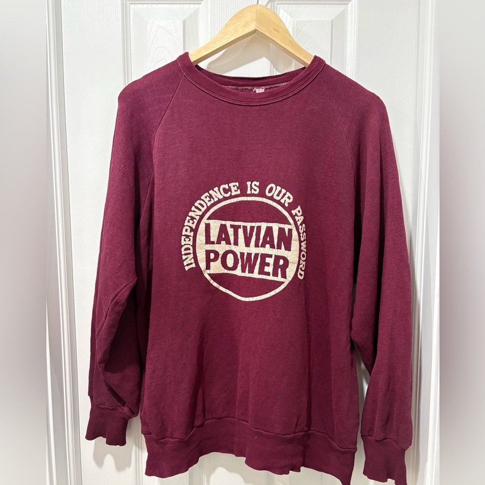 Vintage Latvia 1990 Maroon Sweater Mens m